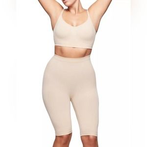 New! Skims SEAMLESS SCULPTING BODY SHAPER SHORTS SMALL/MEDIUM